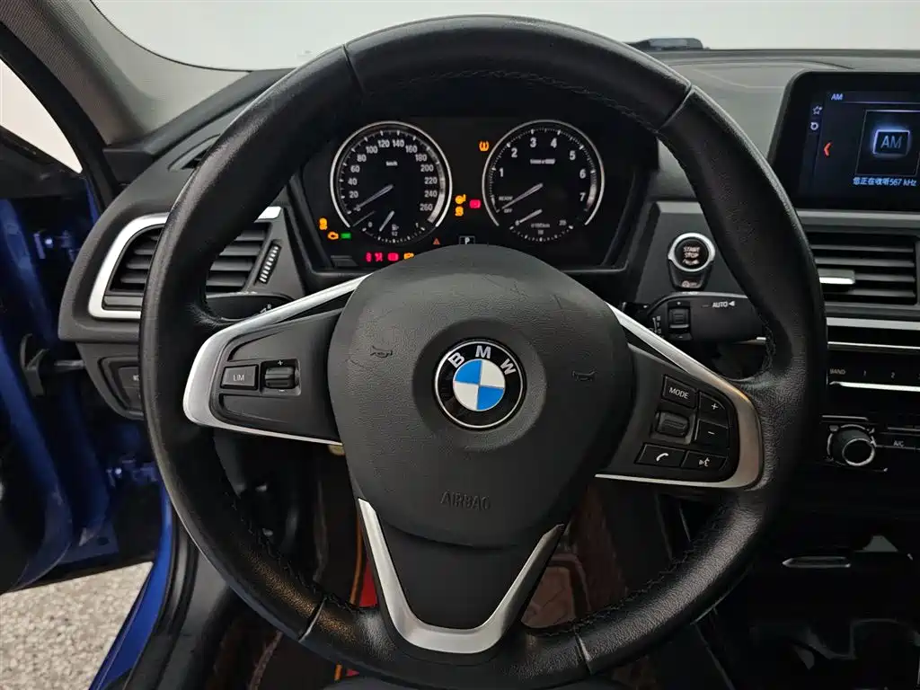 BMW 1 Series 2018 — фото 9