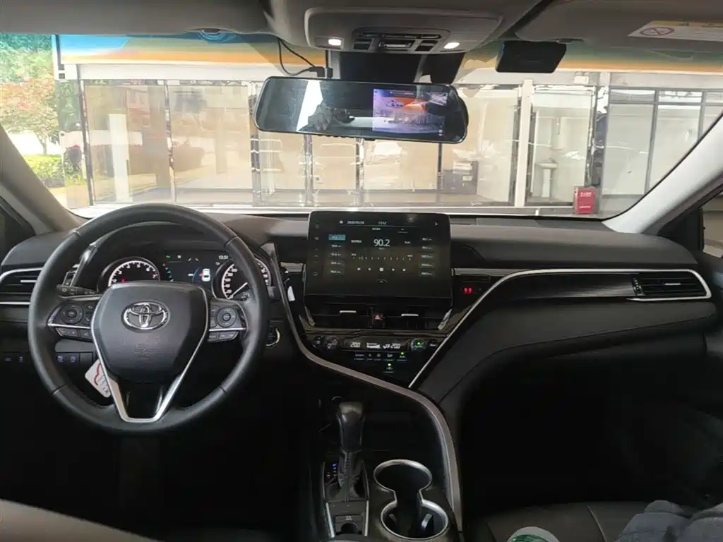Toyota Camry 2022 — фото 10