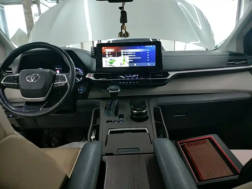 Toyota Sienna 2023 — фото 10