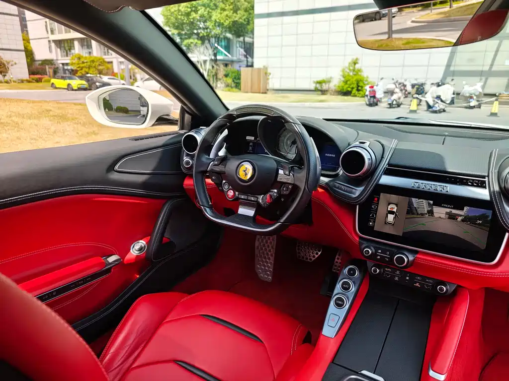 Ferrari GTC4Lusso 2019 — фото 16
