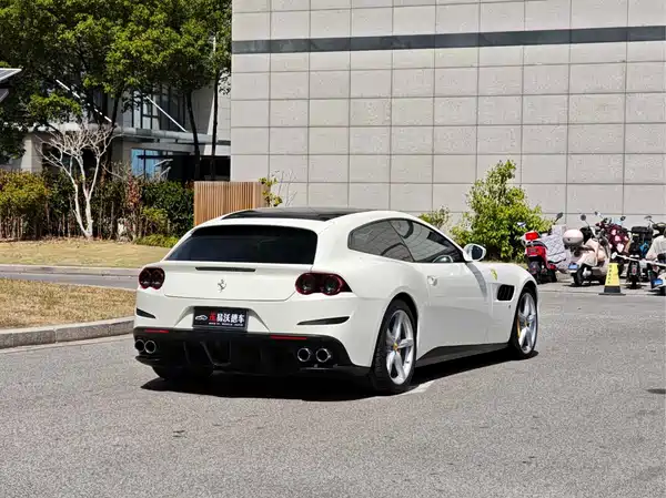 Ferrari GTC4Lusso 2019