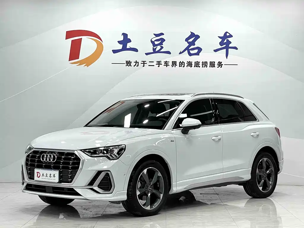 Audi Q3 2022 — фото 1