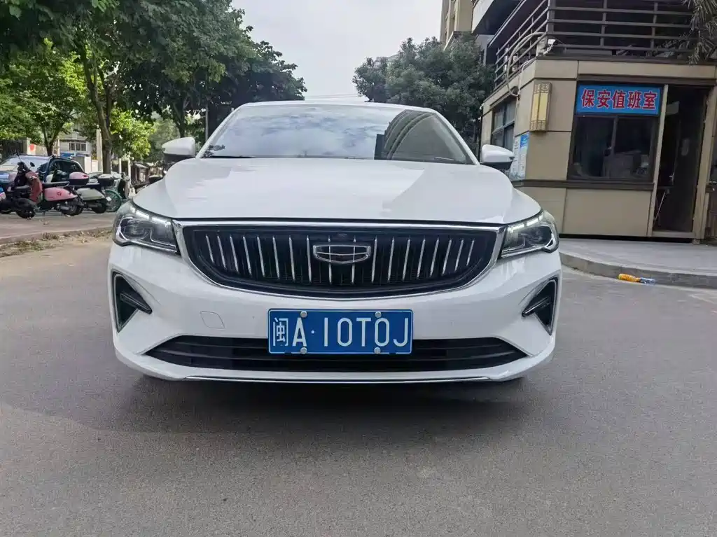 Geely Emgrand 2022