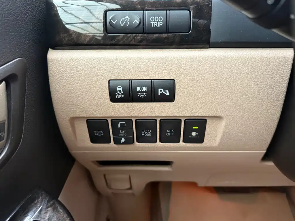 Toyota Alphard 2014 — фото 13