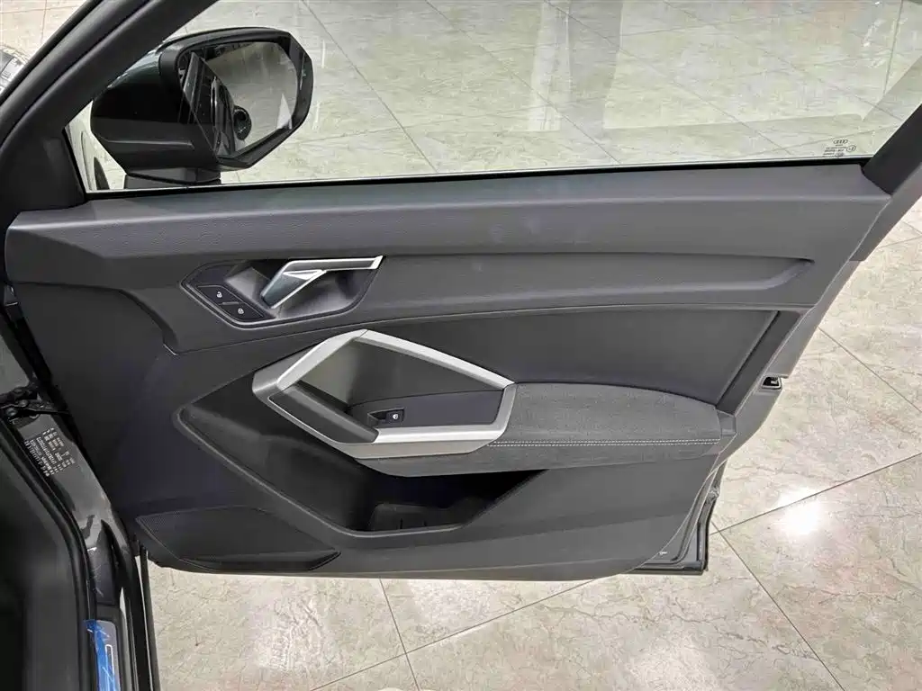 Audi Q3 2023 — фото 12