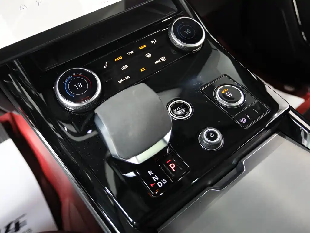 Land Rover Sport 2023 — фото 9