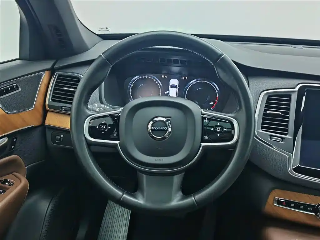 Volvo XC90 2021 — фото 11