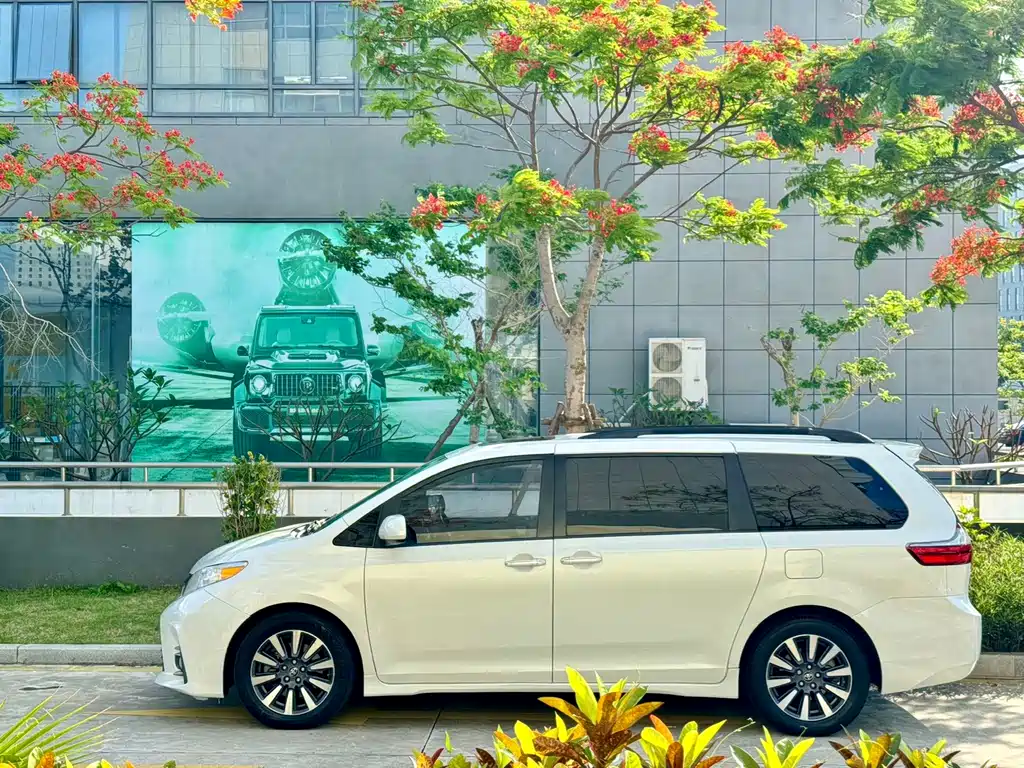 Toyota Sienna 2020 — фото 14