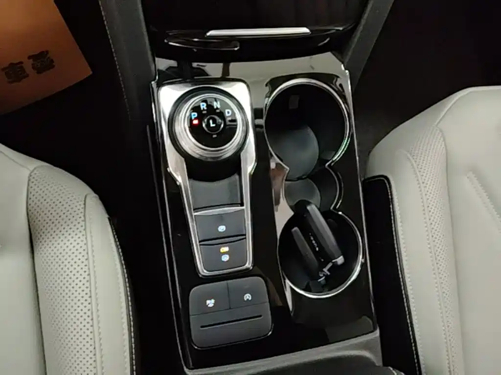 Ford Escape 2022 — фото 14