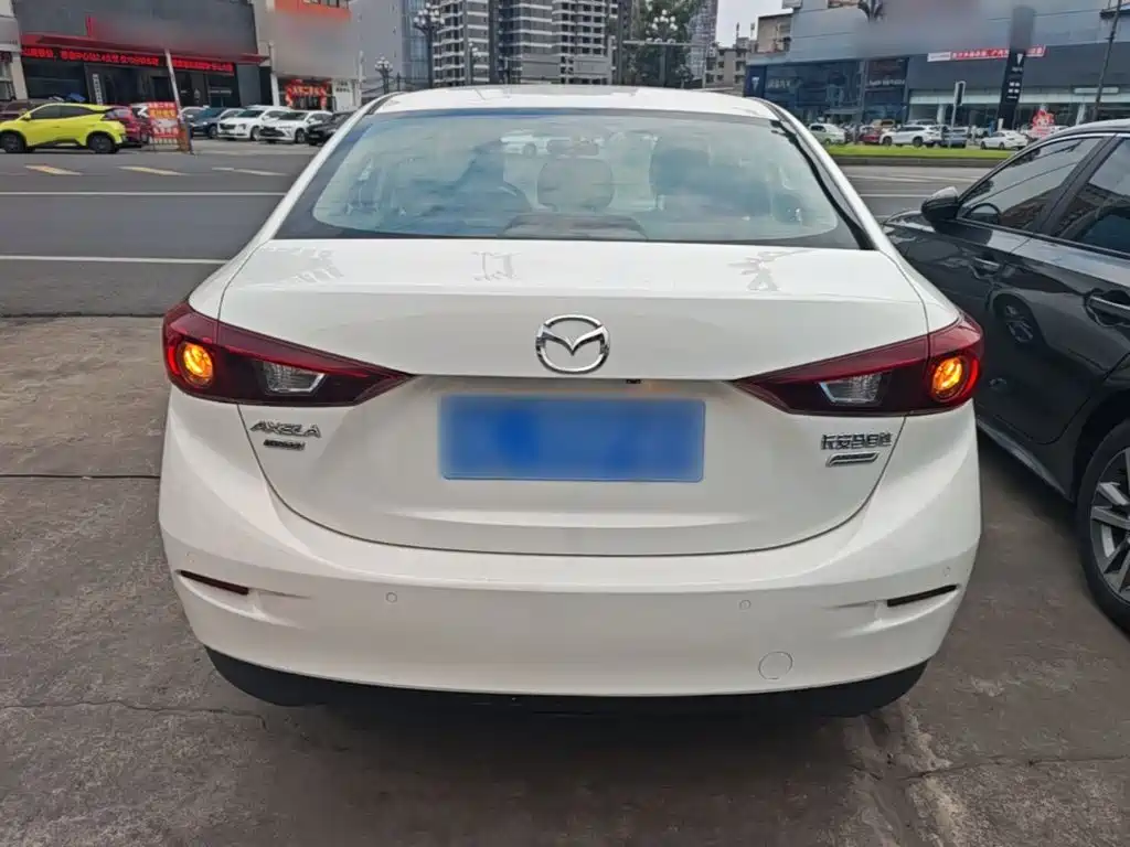 Mazda 3 Axela 2018 — фото 6