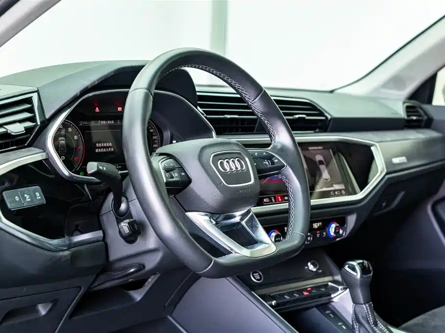 Audi Q3 2023 — фото 13