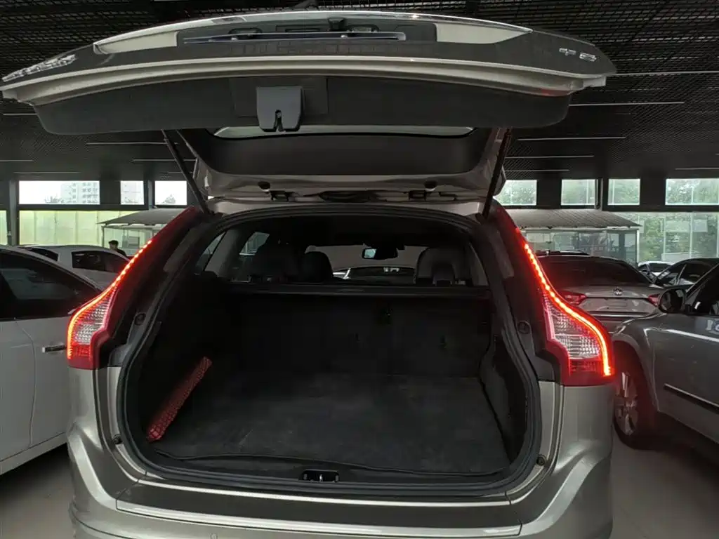 Volvo XC60 2015 — фото 19
