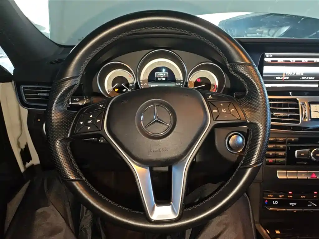 Mercedes-Benz E-Class 2015 — фото 11