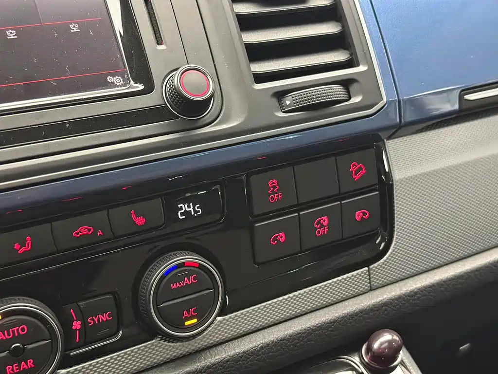 Volkswagen Multivan 2018 — фото 27