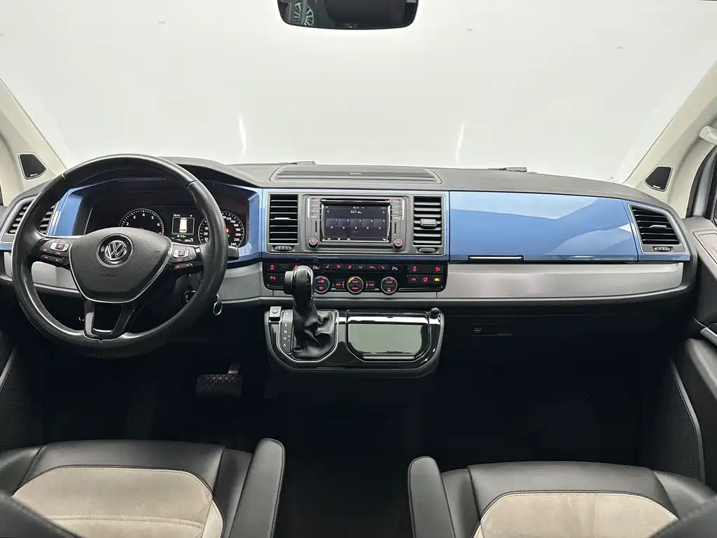 Volkswagen Multivan 2018 — фото 42