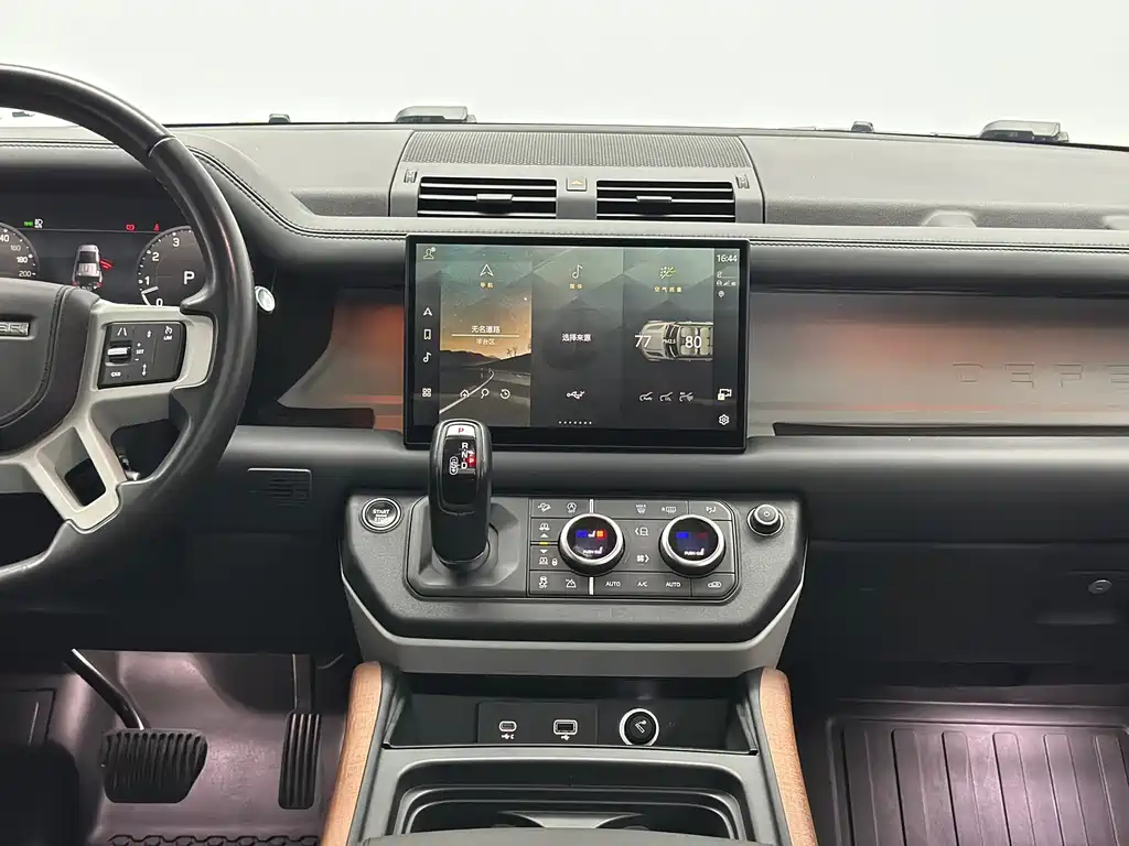 Land Rover Defender 2023 — фото 40