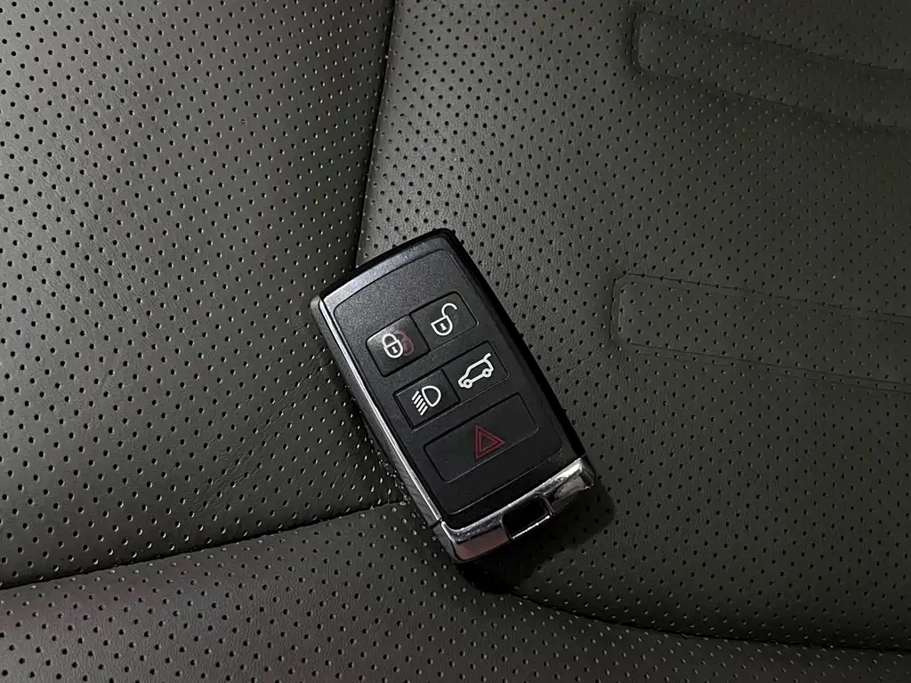 Land Rover Defender 2022 — фото 37