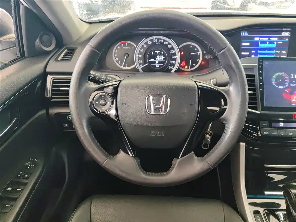 Honda Accord 2017 — фото 11