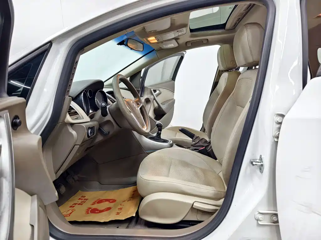 Buick Excelle 2014 — фото 11