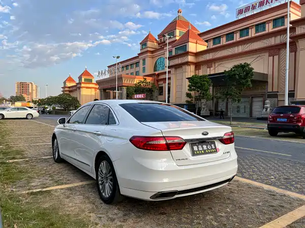 Ford Taurus 2015