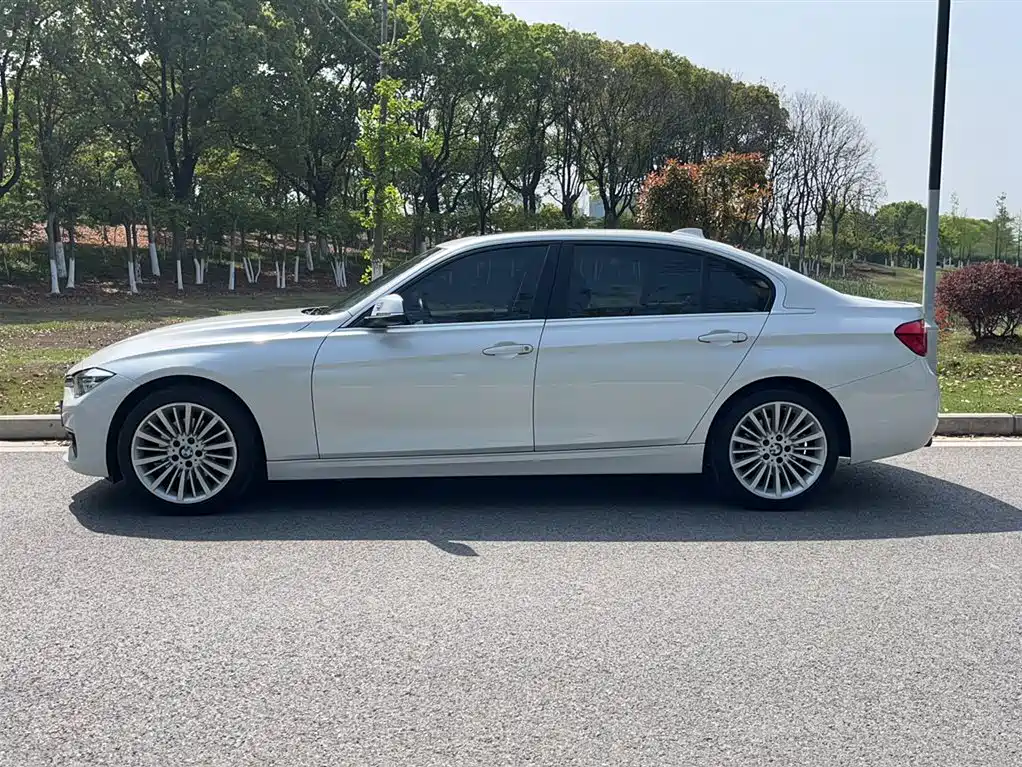 BMW 3 Series 2017 — фото 25