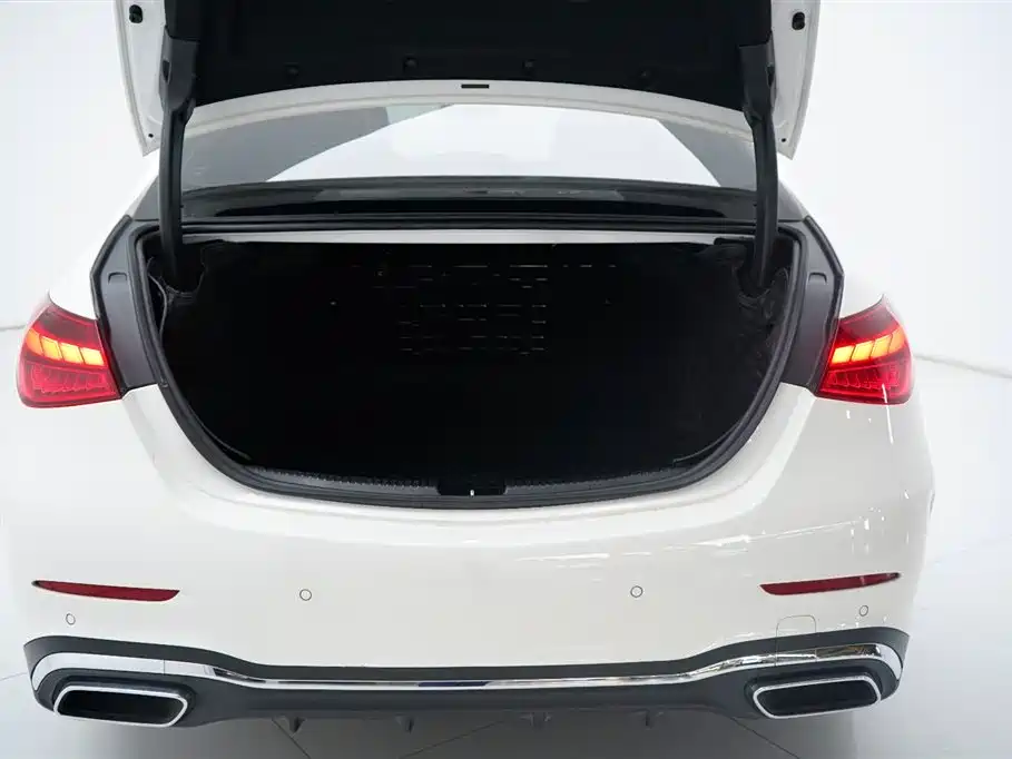 Mercedes-Benz C-Class 2023 — фото 10
