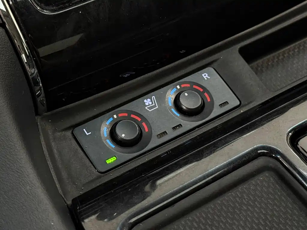 Toyota Vellfire 2020 — фото 17
