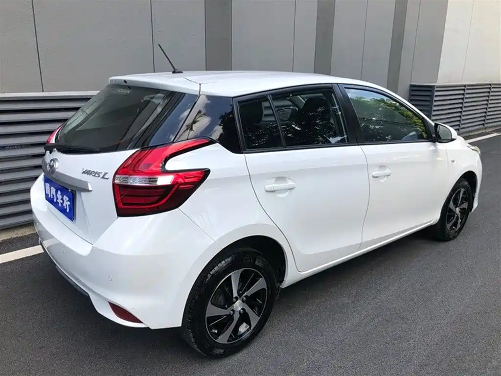 Toyota Yaris L 2018 — фото 12