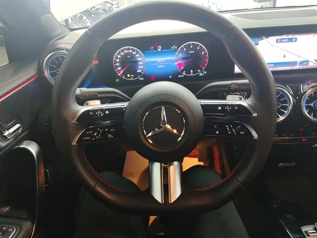 Mercedes-Benz A-Class 2023 — фото 11