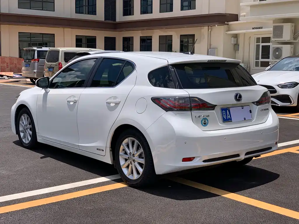 Lexus CT 2012