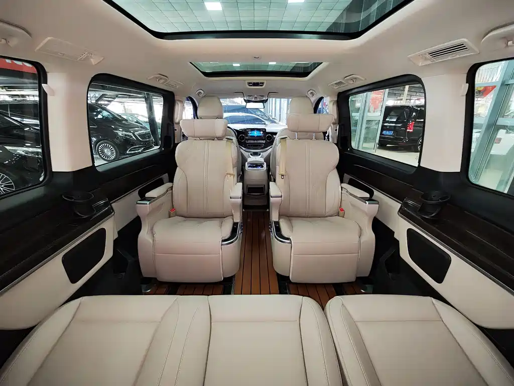 Mercedes-Benz V-Class 2021 — фото 10