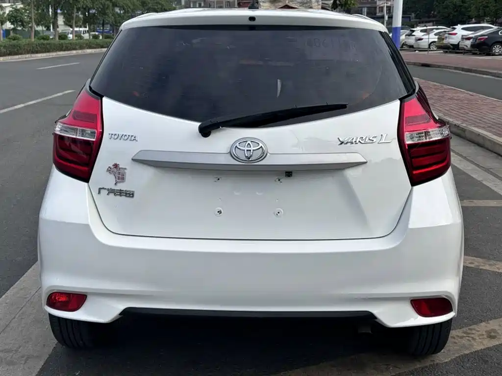 Toyota Yaris L 2018 — фото 10