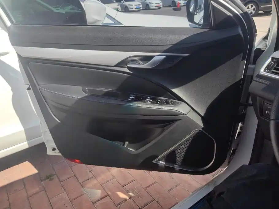 Geely Emgrand 2018
