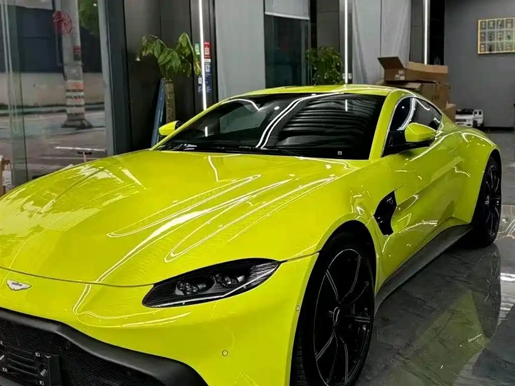 Aston Martin V8 Vantage 2019 — фото 1