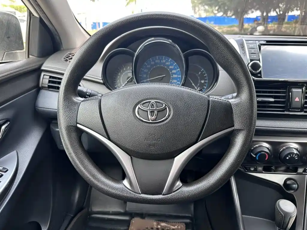 Toyota Yaris L 2015