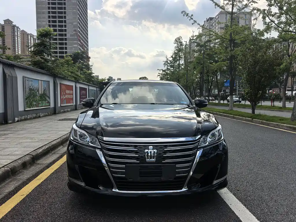 Toyota Crown 2017 — фото 2