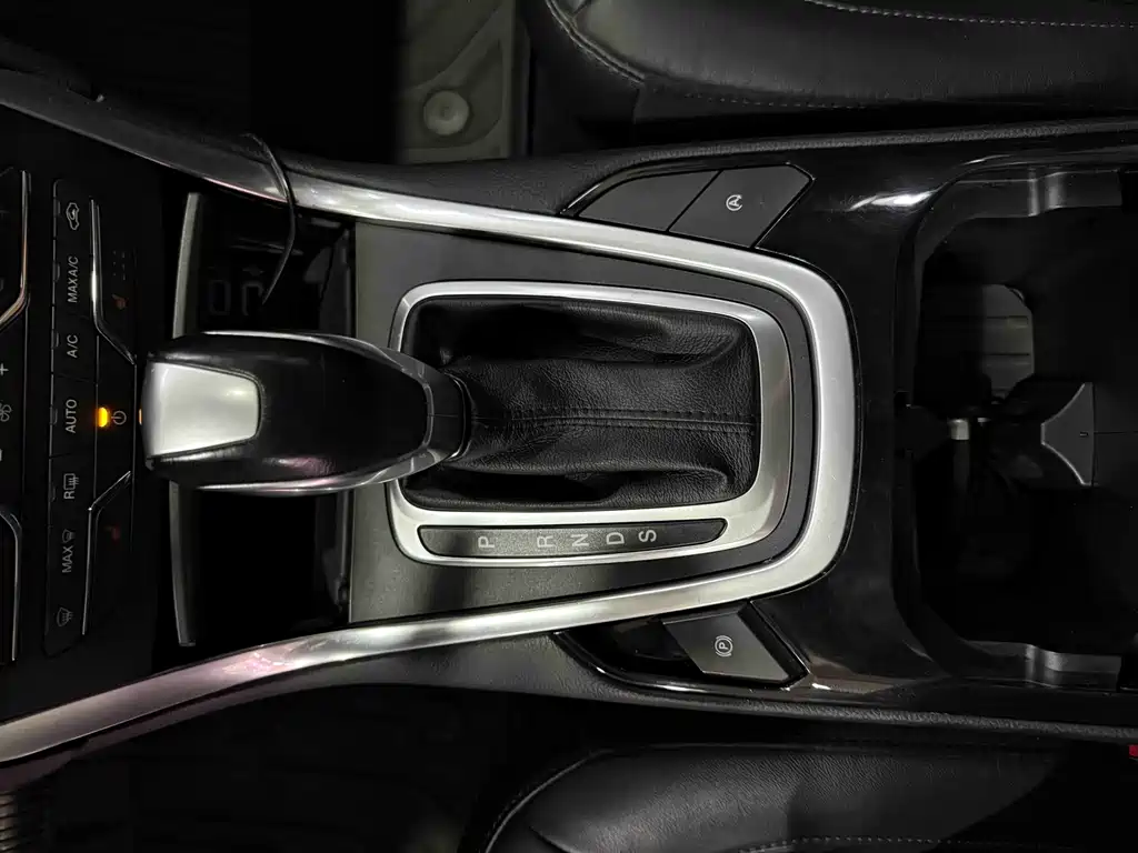Ford Edge 2018 — фото 9