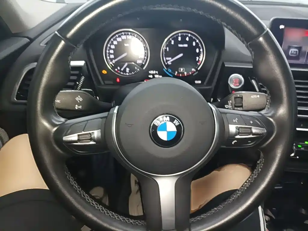 BMW 1 Series 2021 — фото 11