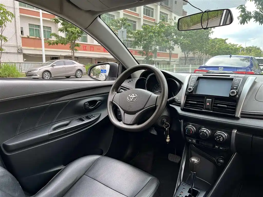 Toyota Vios 2015 — фото 11