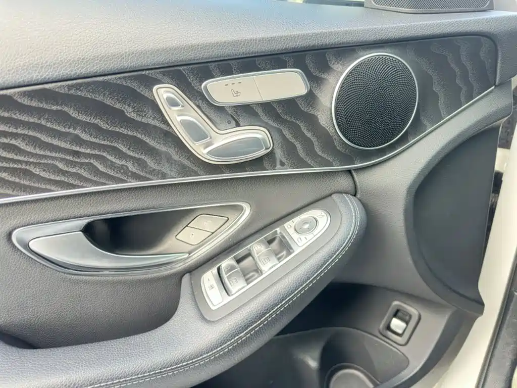 Mercedes-Benz C-Class 2019 — фото 17