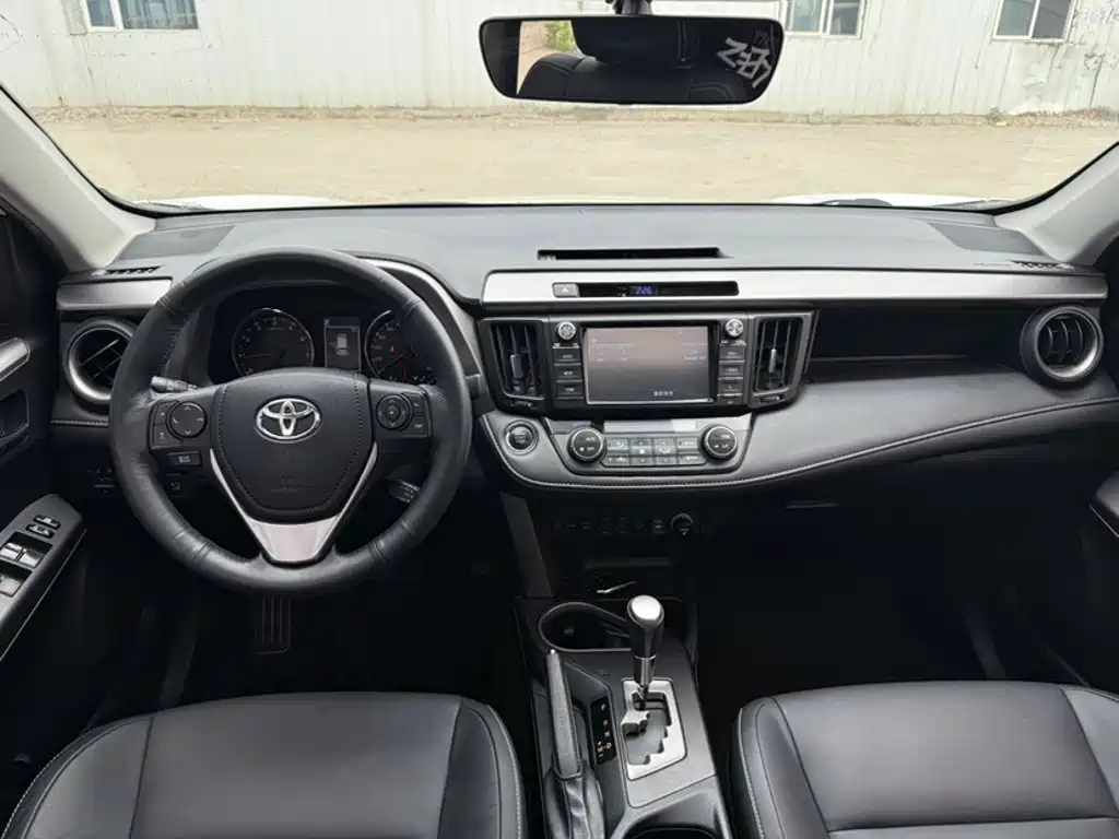 Toyota RAV4 2017 — фото 9