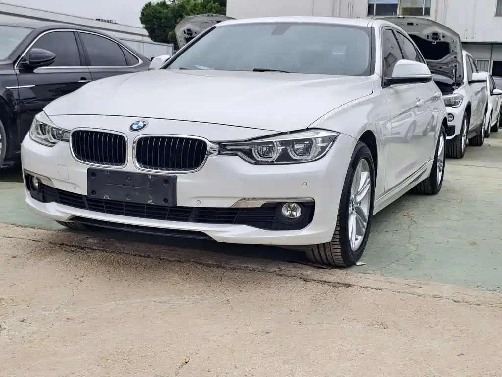 BMW 3 Series 2016 — фото 1