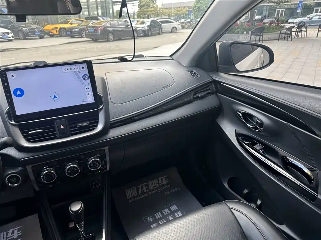 Toyota Yaris L 2023 — фото 8