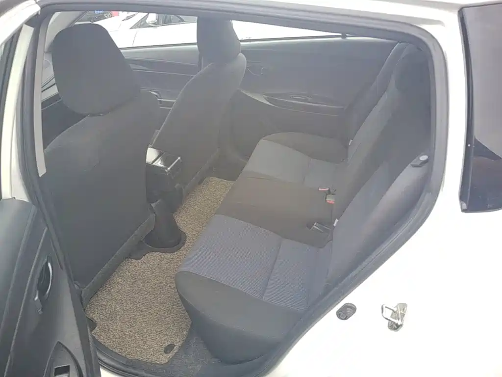 Toyota Yaris L 2017 — фото 17
