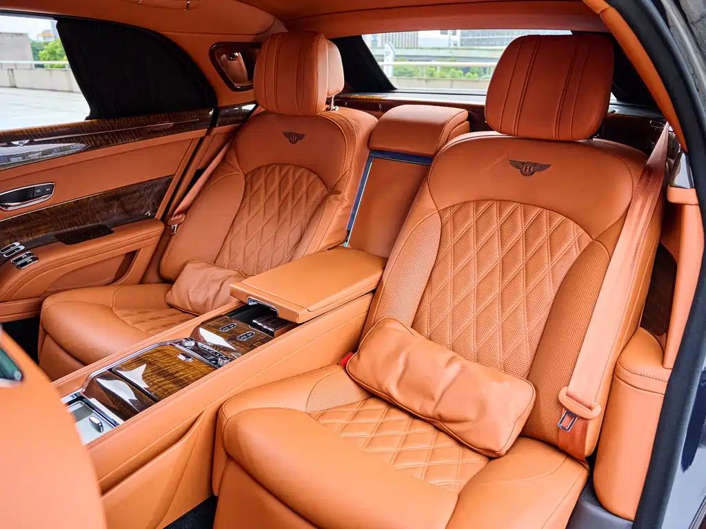 Bentley Mulsanne 2017 — фото 19