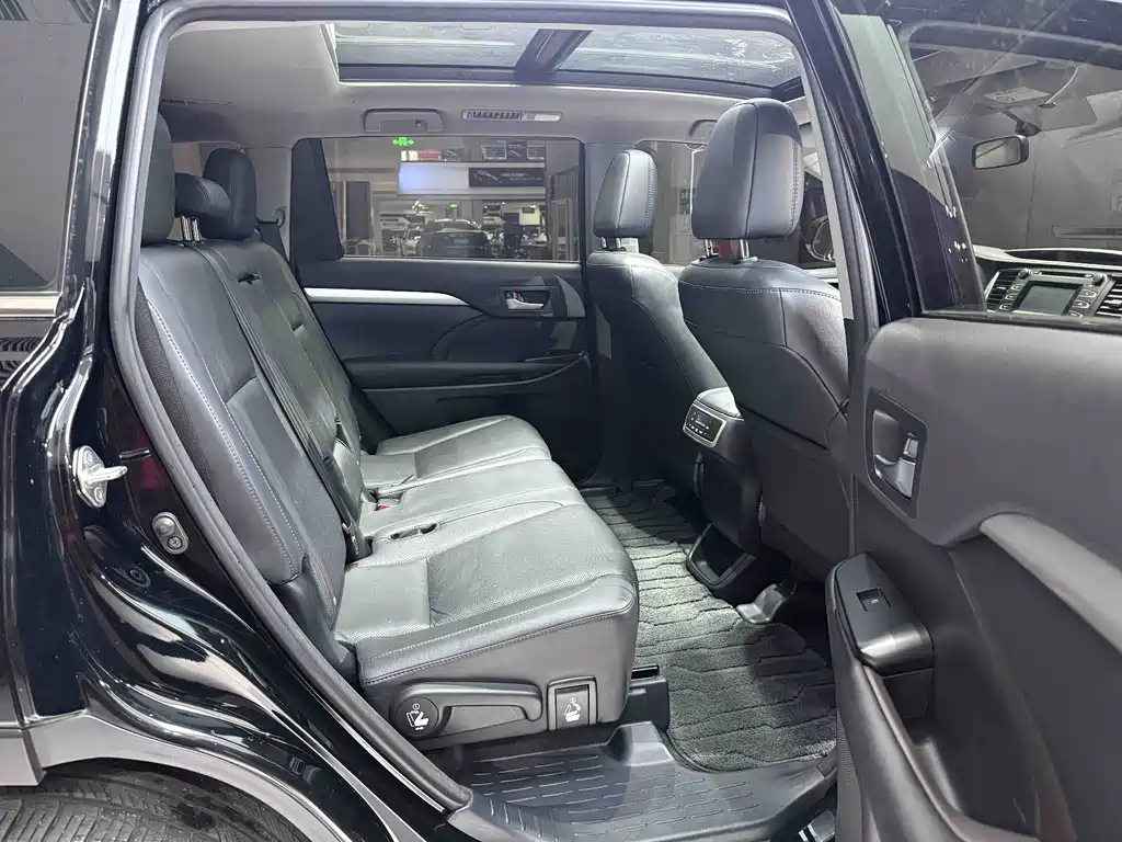 Toyota Highlander 2017 — фото 15