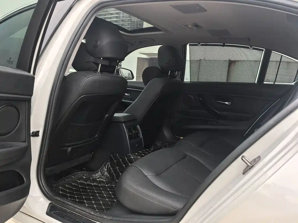 BMW 3 Series 2017 — фото 10