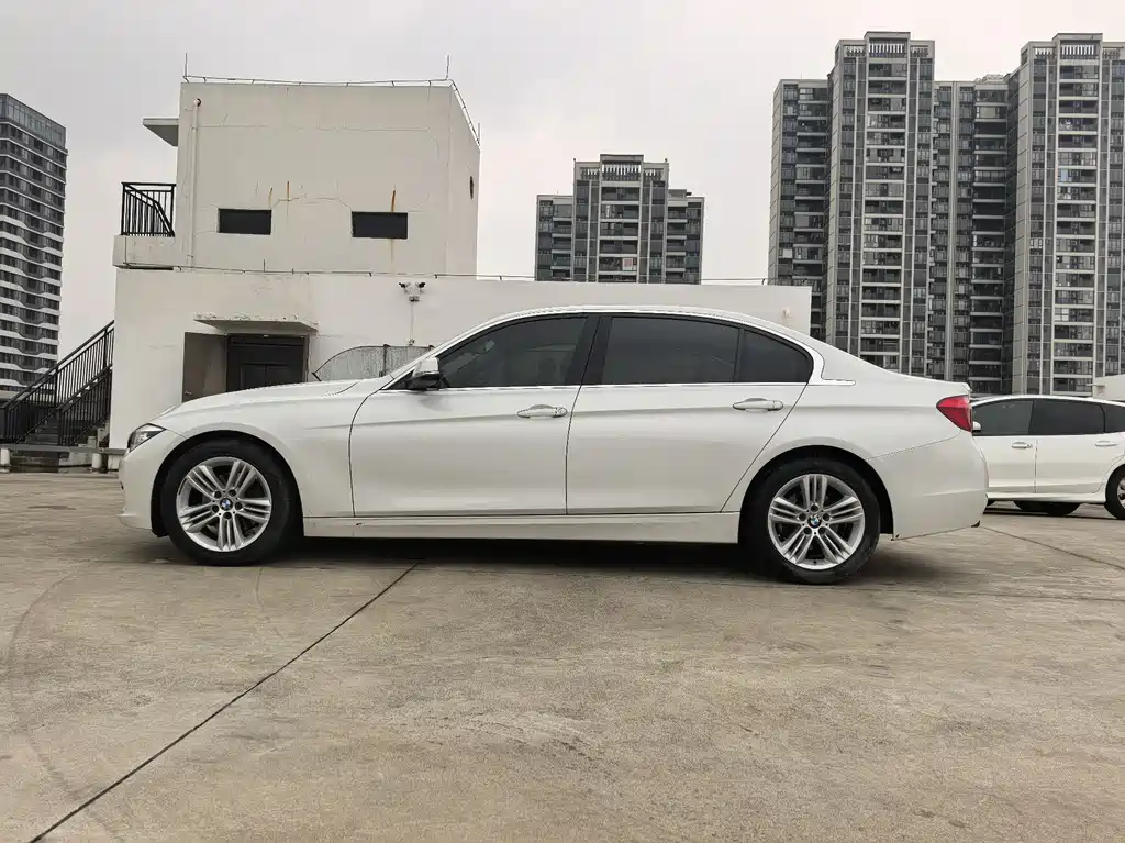 BMW 3 Series 2017 — фото 13
