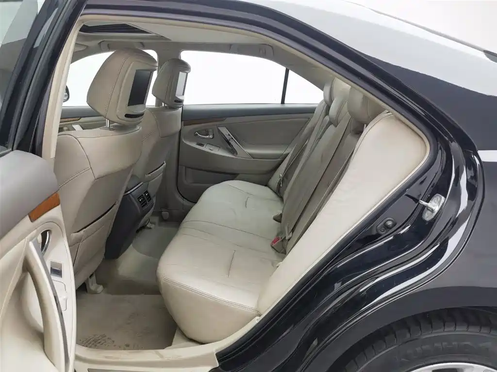 Toyota Camry 2010 — фото 15
