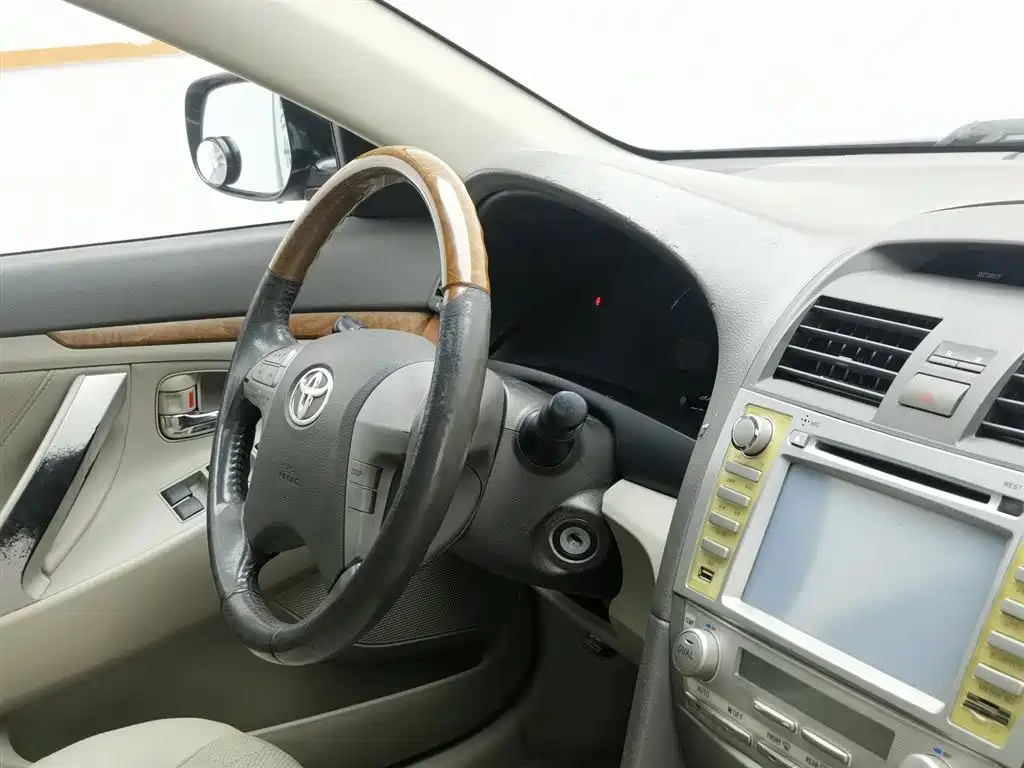 Toyota Camry 2010 — фото 22